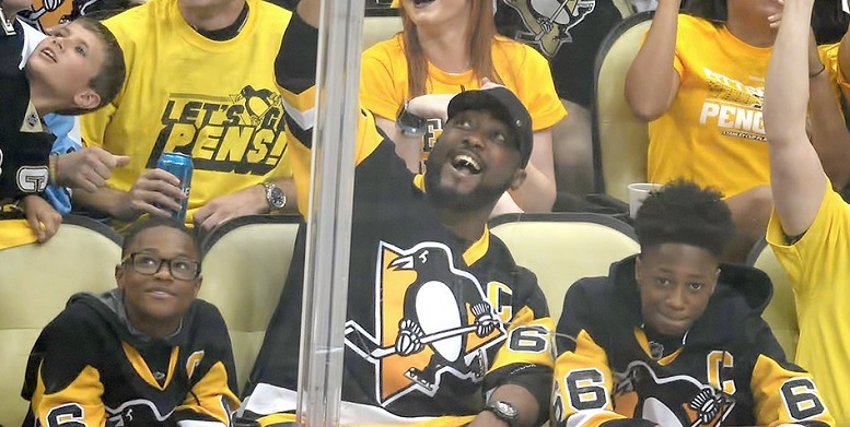 The Steelers Show Up To Support The Penguins (And Alejandro