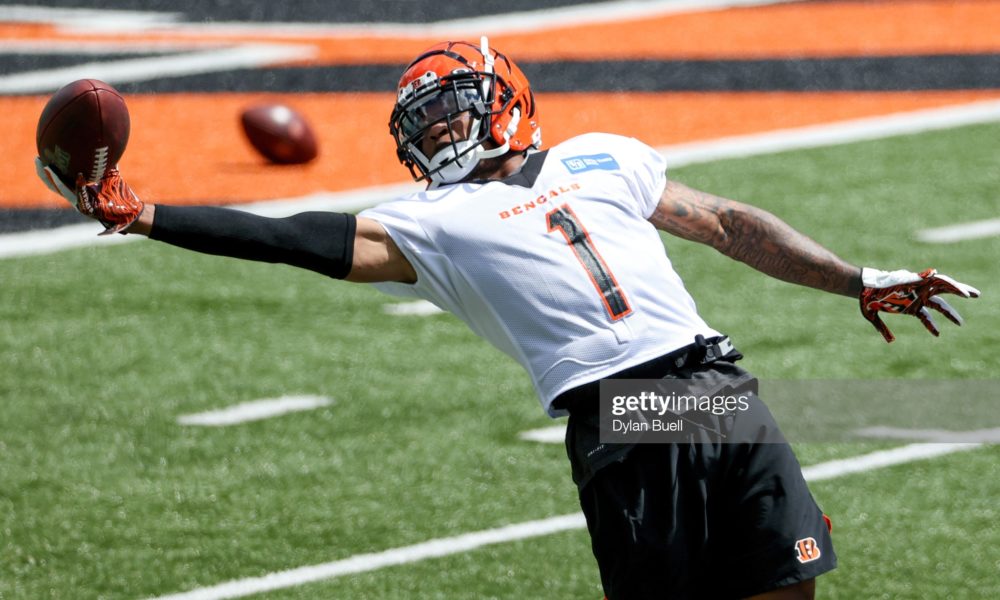 Cincinnati Bengals wide receiver Ja'Marr Chase (1) lines up for