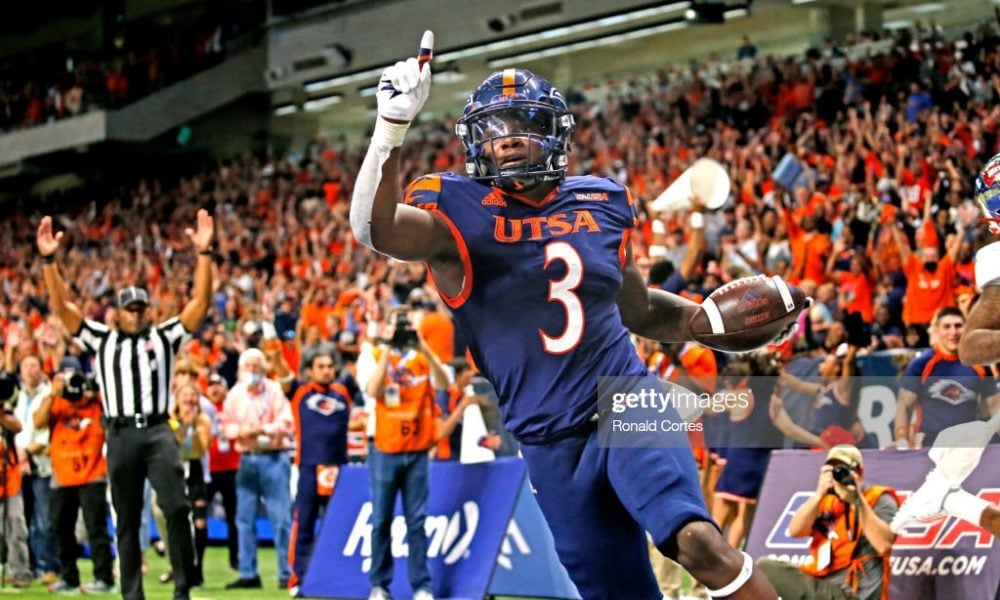 NFL on X: .@UTSAFTBL RB Sincere McCormick showing off with the one-handed  catch. 