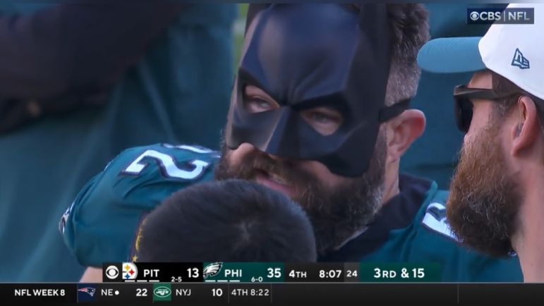 Eagles – Steelers: Jason Kelce broke out 'Fat Batman' mask on sideline