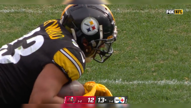 Pittsburgh Steelers tight end Connor Heyward dives to secure 16-yard pass  from quarterback Mitch Trubisky