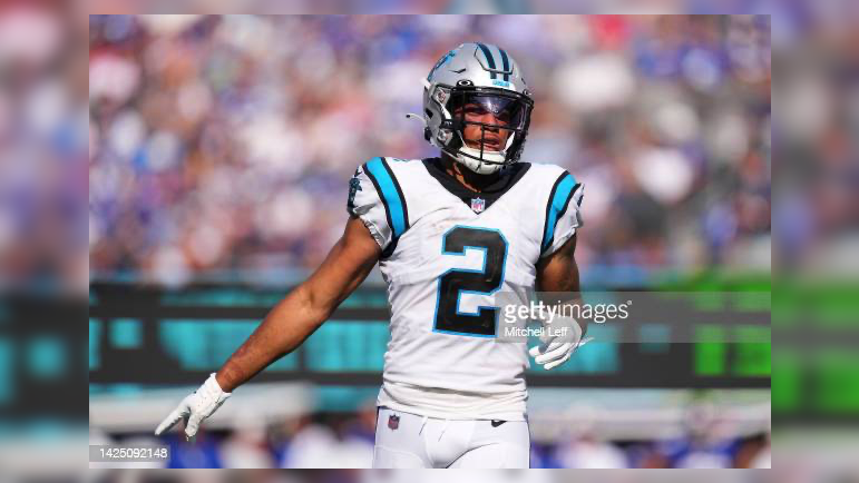 Report: Panthers' WR DJ Moore 'Day-To-Day' With Knee Injury