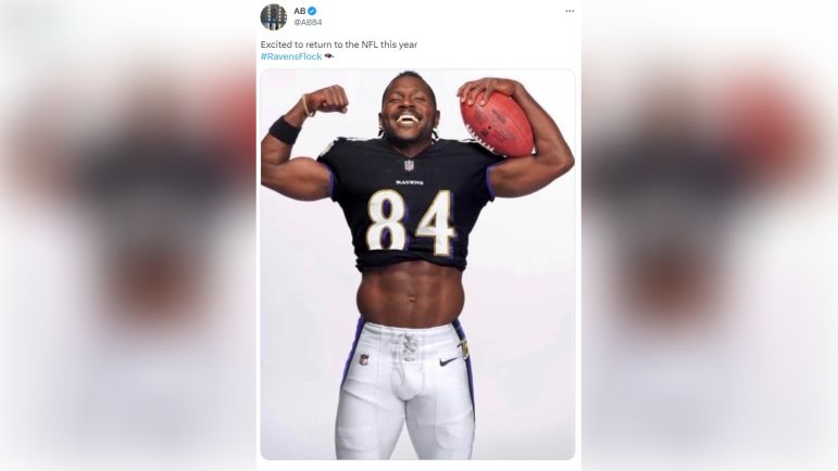 Antonio Brown continues to try to catch on, photoshops himself in