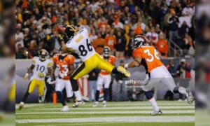 Pittsburgh Steelers wide receiver Mike Wallace (17) warms up prior to a  game against the Minnesota Vikings at Heinz field in Pittsburgh PA.  Pittsburgh won the game 27-17. (Credit Image: © Mark