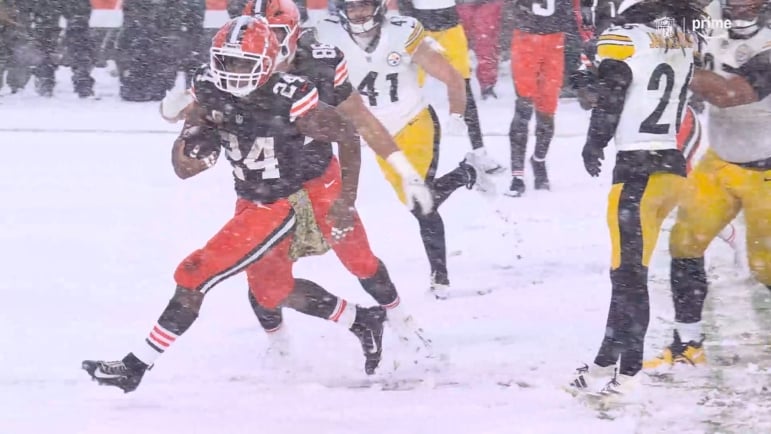 Steelers Named Potential Landing Spot For Free Agent RB Nick Chubb: ‘Mike Tomlin Could Be Intrigued’ thumbnail